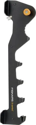 Fiskars X-Series Anzündholz-Wandhalterung für sicheres Spalten von Brennholz - Praktische Wandhalterung zur sicheren Fixierung von Holzstücken bis 37 cm Länge. Ideal in Kombination mit der Fiskars Machete XA3 (nicht enthalten) für ergonomisches Arbeiten und freie Hände beim Spalten. Inkl. Montageschrauben.