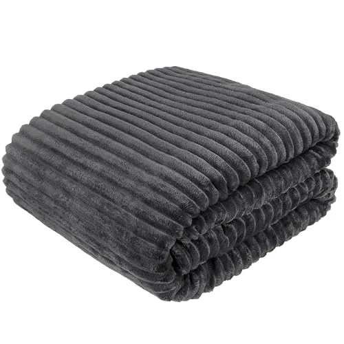 Cotton Market Wohndecke mit Prägung 170 x 210 cm Flauschige Kuscheldecke Weiche Sofadecke Überwurf Warm Gemütlich und Pflegeleicht