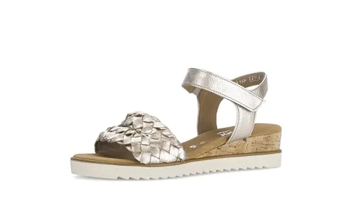 Gabor GENUA Sandalette mit Klettverschluss, goldfarbener Sommerschuh mit Keilabsatz - Elegante Sandalette in Größe 43 mit 4,5 cm Keilabsatz. Ideal für warme Tage, bietet Komfort durch Klettverschluss und weite G. Perfekt für feminine Outfits und den täglichen Einsatz.