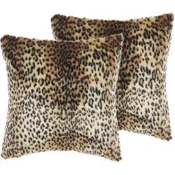 Beliani Dekokissen 2er Set Kunstfell Leopard Print - Stylisches Kissen-Set im Leopardenmuster, ideal für Sofa oder Bett. Strapazierfähiges Polyester und weiches Kunstfell sorgen für einen glamourösen Look. Praktischer Reißverschluss für einfache Reinigung.