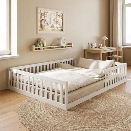 Kids Collective Kinderbett Bodenbett 140x200 cm mit Rausfallschutz - Bodenbett mit Rausfallschutz für sichere Nächte. Gefertigt aus Massivholz, fördert es Selbstständigkeit und Geborgenheit. Ideal für Kinderzimmer und flexibel als Jugendbett nutzbar.