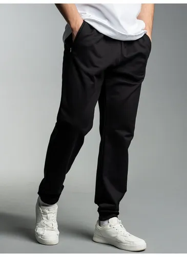 Trigema Herren Sporthose 674096 - Schwarz, Größe XS - Sport – Jogginghosen für Herren, klassischer Schnitt aus hochwertiger Sweat-Qualität für optimalen Tragekomfort und Bewegungsfreiheit.