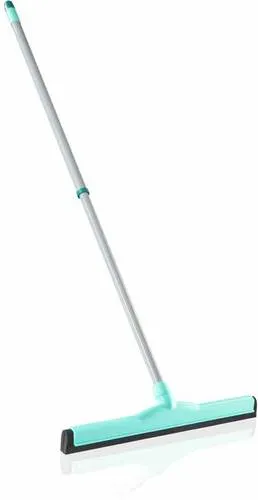 Leifheit Wasserschieber Classic Teleskop - Teppich- & Bodenkehrer mit teleskopierbarem Griff für müheloses Arbeiten in schwer erreichbaren Bereichen.