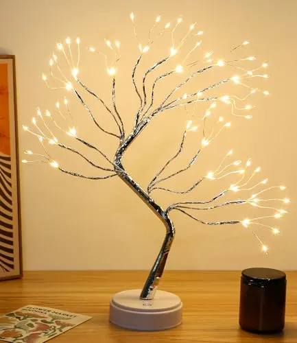 LED Baum Weihnachtsdeko mit 108 Lichtern - Geschenkartikel für festliche Anlässe, bietet warmes Licht und ist sowohl USB- als auch batteriebetrieben für flexible Platzierung.