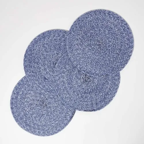 Homescapes Platzset Tischset blau – 4er-Set rund geflochten, 40 cm - Praktisches 4er-Set aus geflochtenem Polyester in maritimem Blau. Ideal für den täglichen Gebrauch oder besondere Anlässe, schützt es Oberflächen und setzt stilvolle Akzente auf jedem Tisch.
