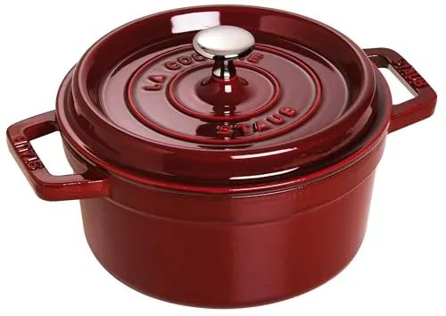 STAUB Cocotte, Gusseisen Bräter mit Deckel, 22 cm, 2,6 L, Rund, Alle Herdarten inkl Induktion, Made in France, Grenadine-Rot