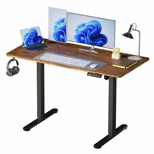 relaxdays Höhenverstellbarer Schreibtisch Display - Dunkelbraun - Ergonomischer höhenverstellbarer Schreibtisch mit LED-Display für flexibles Arbeiten. Der leise Motor ermöglicht einen sanften Wechsel zwischen Sitzen und Stehen. Stabiler Metallrahmen und praktische Features wie Kabeldurchlässe und Haken sorgen für Ordnung im Home Office.