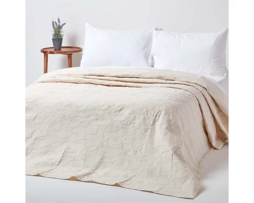 Homescapes Plaid Cremeweiße Matelassé Tagesdecke 180 x 260 cm - Bettdecken: Stilvolle cremeweiße Tagesdecke mit Blumenranken-Design, schützt den Bettbezug und verleiht jedem Schlafzimmer einen gemütlichen Charme.