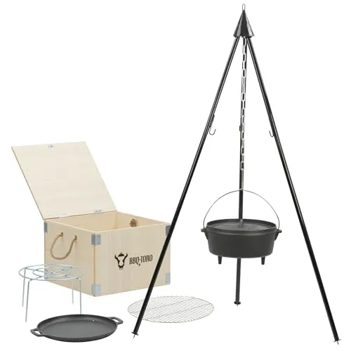 BBQ-Toro 6-teiliges Dutch Oven Kit in Holzkiste - Grill-Werkzeuge: Komplettes Set aus Gusseisen mit bereits eingebrannten Teilen, ideal für Outdoor-Kochen und perfekt als Geschenk für Grillfans.