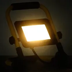 vidaXL LED-Fluter mit Handgriff 30 W Warmweiß - Schwarz