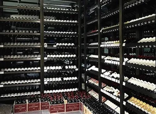 Weinablage Flaschenregal aus Edelstahl – Modernes Weinregal - Praktisches Weinregal mit mehr als 6 Fächern, ideal für die stilvolle Aufbewahrung von Weinflaschen. Perfekt für Esszimmer, Küche und Wohnzimmer. Freistehend und in elegantem Schwarz.