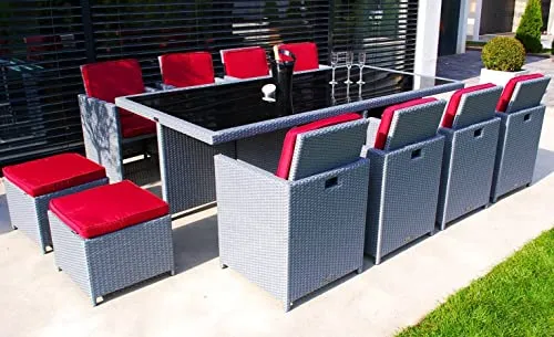 Ragnarök-Möbeldesign PolyRattan Essgruppe - Hochwertiges Möbelset in Platin-Grau für 12 Personen, inklusive 8 Stühlen, 4 Hockern und 20 Polstern. 8 Jahre Garantie auf UV-Beständigkeit, ideal für Garten und Terrasse.