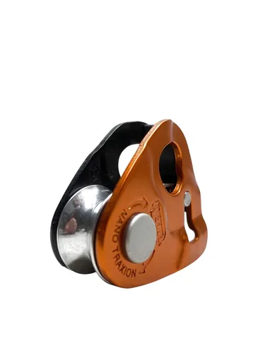 Petzl Nano Traxion Umlenkrolle - Schwarz, One Size - Kletterausrüstung mit innovativem Design für reibungsloses Seilgleiten und hohe Tragfähigkeit, ideal für anspruchsvolle Kletterer.