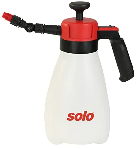 Solo 202C Drucksprüher 2 Liter - Ergonomisches Sprühgerät für Garten und Haushalt - Gartenspinklergerät mit 2L robustem Behälter, ideal für schwer erreichbare Stellen dank Knickgelenk und verstellbarer Düse für präzise Sprühnebel oder Punktstrahl.