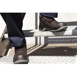 Qualitex Sicherheitsschuh S3 - Herren aus echtem Leder in schwarz/rot - Arbeitsschuhe mit rutschfester, öl- und benzinbeständiger Laufsohle, antistatisch und durchtrittssicher. Ideal für Bau und Handwerk, wasserabweisend und mit herausnehmbarem Fußbett für hohen Tragekomfort.