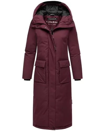 Navahoo Damen Wintermantel Wolkenfrost XIV in Wine - Extralang & Warm - Eleganter, extralanger Damen Wintermantel mit gefütterter Kapuze. Wind- und wasserabweisendes Obermaterial sorgt für Komfort bei kaltem Wetter. Ideal für Outdoor-Aktivitäten und ein echter Figurumschmeichler.