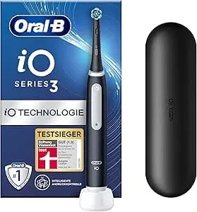 Oral-B Wiederaufladbare elektrische Zahnbürste iO 3 Schwarz, 1 elektrische Zahnbürste, 1 Ersatzkopf, Reiseetui + Zahnpasta Oral-B Advanced Zahnfleischschutz, effektive Zahnreinigung