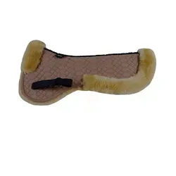 Engel Reitsport Sattelpad SAKIS2 mit Lammfell - Sattelpads aus 100% Merino Lammfell für optimalen Temperaturausgleich und Druckverteilung. Ideal für Allergiker, atmungsaktiv und waschbar bei 30°C.