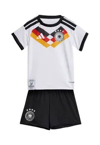 ADIDAS Kinder Fananzug Deutschland 26 Baby Heim - Bequemer Fananzug für die Kleinsten, ideal für junge Fußballfans. Mit schnelltrocknenden Materialien und Druckknopfverschluss für einfaches An- und Ausziehen. Unterstütze die deutsche Nationalmannschaft stilvoll!