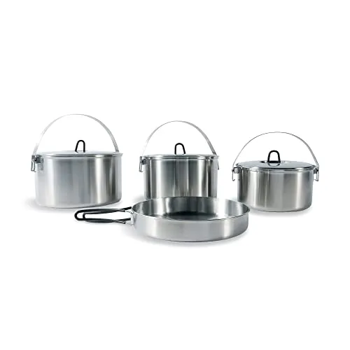 Tatonka Family Cook Set L - 4-teiliges Edelstahl-Kochset - Kochutensilien für die ganze Familie, inkl. 3 Töpfen und einer Pfanne aus geschmacksneutralem Edelstahl. Praktische Volumenskalierung in den Töpfen und im Transportbeutel für einfachen Transport.