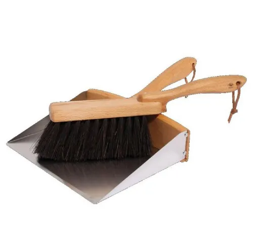 Bürstenhaus Redecker Kleinfeger Handfeger und Kehrschaufel (2er-Set) - Gartenhacken aus nachhaltigen Materialien, ideal für umweltbewusste Haushalte. Handwerkliche Tradition seit 1935 vereint Funktionalität mit ästhetischem Design.