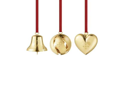 Georg Jensen Weihnachtsschmuck 2025 Geschenk-Set Herz, Glocke & Kugel - Elegantes Geschenk-Set von Georg Jensen mit vergoldetem Weihnachtsschmuck: Herz, Glocke und Kugel für festliche Akzente. Hochwertiges Edelstahl und Messing sorgen für strahlenden Glanz.