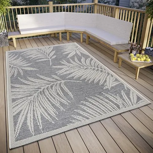 Hanse Home Paru Outdoor Teppich Wetterfest – Modernes Palmen Muster Florales Design, Wasserfest robuster Aussenteppich Flachgewebe für Garten, Balkon, Terrasse, Wohnzimmer – Grau Creme, 63x120cm