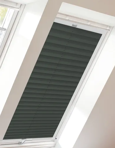 sunlines Dachfensterplissee StartUp Style Crush, Lichtschutz, verspannt, verschraubt - Individuell nach Maß gefertigtes Plissee für Dachfenster. Flexibler Sicht- und Sonnenschutz mit moderner Knitteroptik, ideal für jede Einrichtung. Einfache Montage und stufenlose Verstellung für perfekten Sitz.