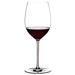 Riedel Fatto A Mano Rotweinglas Cabernet/Merlot Pink - Handgefertigtes Rotweinglas für Cabernet und Merlot, das Bouquet entfaltet und Tannine mildert. Spülmaschinenfest und mit elegantem, farbigem Kristallstiel – ideal für stilvolle Tischkultur.