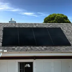 Balkonstrom Balkonkraftwerk 2000 Watt - Komplettset mit Bifazialen Modulen - Leistungsstarkes Balkonkraftwerk mit 2000 W und bifazialen Full-Black-Modulen für bis zu 80 % zusätzliche Energiegewinne. Inklusive WLAN-Wechselrichter für einfache Überwachung.