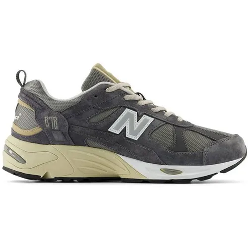 NEW BALANCE Herren Freizeitschuhe 878 - Sneaker mit traditioneller Laufsilhouette aus den 1980er Jahren, bietet leichten Komfort und Dämpfung für stilvolle Alltagslooks.