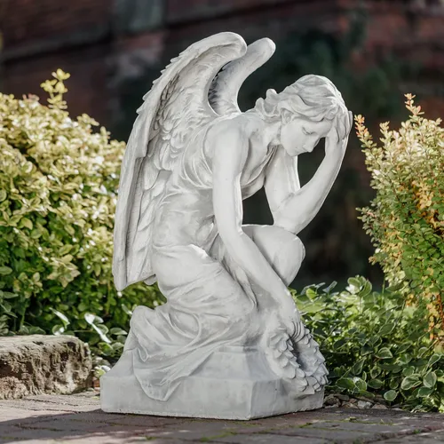 Gartenfigur Engel Statue auf Sockel – 82 cm, frost-sicher und stabil - Figuren: Nachdenklicher Engel mit Blütenkranz, ideal für Garten oder Terrasse. Diese 82 cm hohe Statue bringt Ruhe und Schutz in Ihr Zuhause.