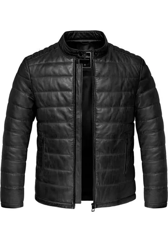 Amaci&Sons Lederjacke ELOY Herren Bomberjacke aus Leder - Entdecke die stilvolle Bomber Lederjacke von Amaci & Sons. Hergestellt aus echtem Leder, vereint sie Robustheit und klassischen Chic. Praktische Taschen und ein weiches Innenfutter sorgen für hohen Tragekomfort und Funktionalität.
