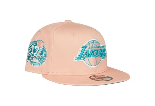 New Era 9Fifty Snapback Cap - Los Angeles Lakers rosa - Stylische Snapback Cap für Herren in trendigem Rosa. Ideal für sportliche Anlässe oder die Freizeit. Hergestellt aus 100% Baumwolle für hohen Tragekomfort.
