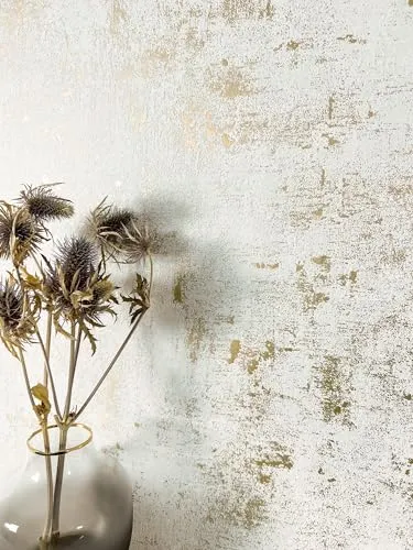 NEWROOM Tapete Creme Vliestapete Beton - Betonoptik Modern Gold Hellgrau Glanz Betonwand Industrial Glanztapete inkl. Tapezier-Ratgeber