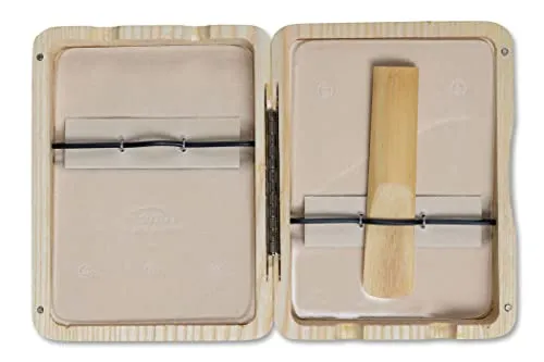 Gewa 751023 Blätteretui Tenor Saxophon - Massivholzetui für 6 Tenorsaxophonblätter bis 9 cm, mit Belüftungsöffnungen und gehärteter Kunststoffscheibe für optimalen Schutz und Langlebigkeit.