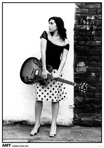 Poster AMY WINEHOUSE - Guitar - Camden Town 2003 ca60x85cm NEU 15565