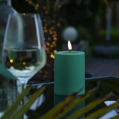 MARELIDA LED Kerze Outdoor DELUXE Homeart mit realistischer 3D Flamme Stumpenkerze Kunststoff für Innen/Außen grün (D: 7,5cm - H: 10cm)