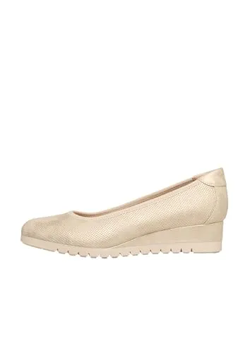 s.Oliver Wedge mit profilierter Sohle - Stilvoller Wedge aus Synthetik mit komfortabler profilierter Sohle. Ideal für trendbewusste Outfits und den täglichen Einsatz.