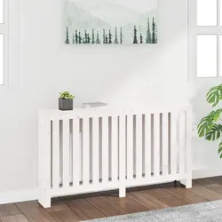vidaXL Heizkörperverkleidung Weiß 153x19x84 cm aus massivem Kiefernholz - Heizkörperverkleidung aus massivem Kiefernholz mit modernem Lamellen-Design. Bietet nicht nur eine dekorative Funktion, sondern auch eine praktische Ablagefläche für Dekoration und mehr.