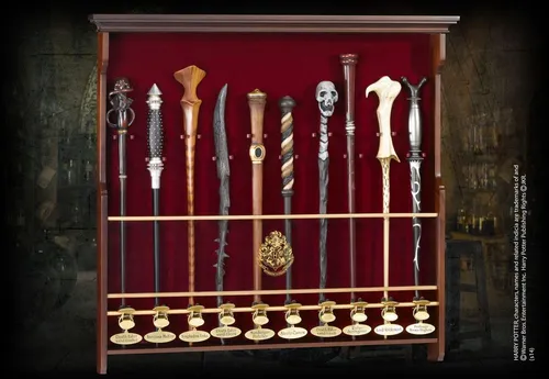 The Noble Collection Harry Potter Zauberstäbe - 10 Wand Display - Sonstige Spielwaren, elegante Vitrine für 10 Zauberstäbe, perfekt zum Ausstellen Ihrer Harry Potter Sammlerstücke.