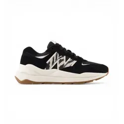 NEW BALANCE Damen 5740 Sneaker, schwarz/weiß, 40 EU - Damen-Sneaker mit Obermaterial aus Wildleder und Mesh, verstellbarem Spitzenverschluss für individuelle Passform und attraktivem Design im 80er/90er-Stil.