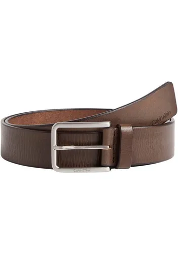 Calvin Klein Herren Gürtel Ledergürtel, Braun (Dark Brown), 105 cm - Herren-Gürtel aus 100% Leder mit eckiger Dornschließe für einfache Größenanpassung. Ideal für Arbeit und elegante Anlässe, vereint er minimalistischen Stil und hohen Tragekomfort.
