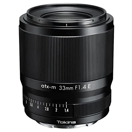 Tokina ATX-M 33mm f/1.4 E Sony - Objektiv für Sony E-Mount APS-C Kameras mit 33 mm Brennweite und f/1.4 Blende, ideal für kreative Fotografie und hervorragende Low-Light-Leistung.