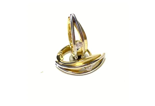 Creolen Gold 333/- Gelbgold mit Zirkonia - Elegante Creolen aus 333/- Gelbgold, verziert mit funkelnden Zirkonia. Perfekt für jeden Anlass und ein zeitloser Schmuckklassiker.