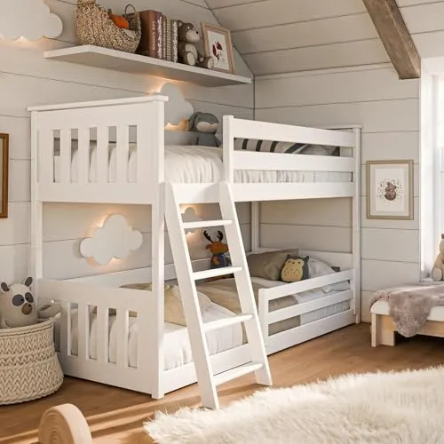 Kids Collective Hochbett 90x200 cm mit Matratzen - Hochwertiges Kinderbett mit Rausfallschutz und zwei Lattenrosten für sicheren Schlaf. Ideal für Kinder von 4 bis 18 Jahren, aus FSC Kiefer-Vollholz gefertigt und mit kinderfreundlichen Farben.