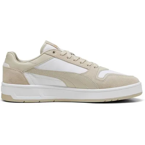 PUMA Unisex Court Classic Street SD Sneaker - Stilvoller Komfort in Weiß und Gold - Herren-Sneaker mit Schnürverschluss und Wildleder-Overlays für einen klassischen Look und optimalen Tragekomfort.
