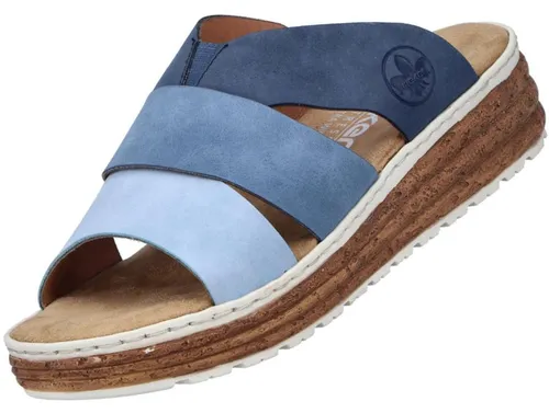 Rieker Damen Pantolette Blau – Komfortweite 43 - Elegante Damen Pantolette in Blau mit Komfortweite für mehr Bewegungsfreiheit. Das Obermaterial aus Kunstleder und die weiche Textildecksohle bieten hohen Tragekomfort. Der 5 cm hohe Keilabsatz rundet das Design perfekt ab.