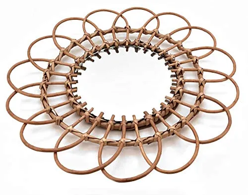 Weide Wandspiegel in Blumen Optik - 50 cm - Dekorative Wandspiegel in natürlicher Weide-Optik, ideal für Flur oder Wohnräume, mit einem Durchmesser von 50 cm und einer praktischen Öse zur einfachen Wandbefestigung.