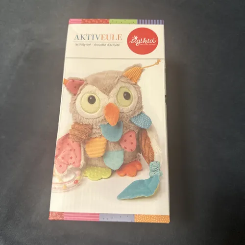 sigikid 42185 Aktiv-Eule, PlayQ - Kleidung & Accessoires, kuschelige Aktiv-Eule mit verschiedenen Farben und tollen Spielmöglichkeiten für die frühkindliche Förderung.